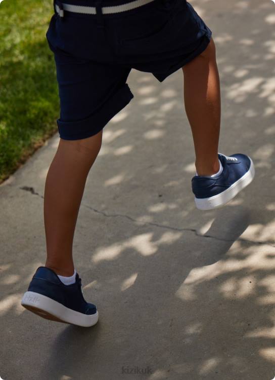 Shoe Kizik Prague Black (Black Outsole) Kids VL28167
